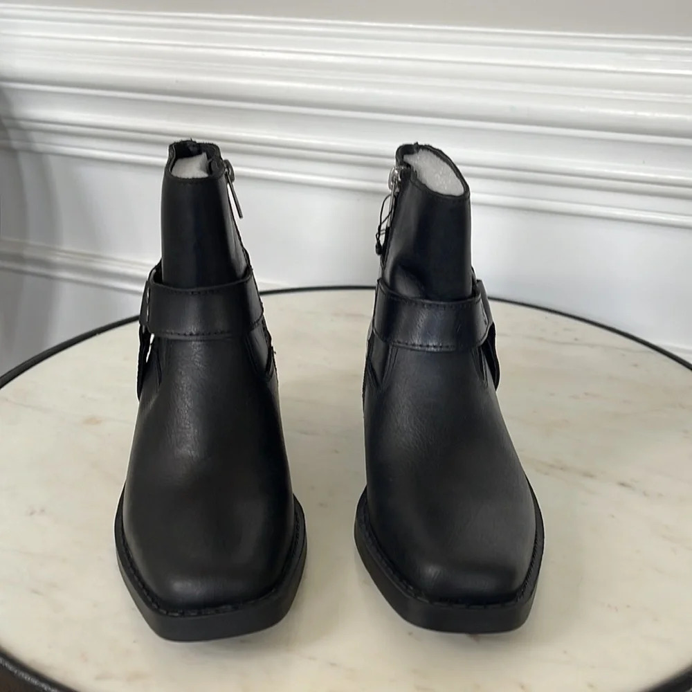 Women's Westinn Harness Booties size 5 - Picture 2 of 6